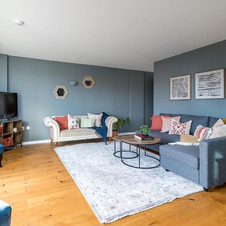 2 Bedroom Apartment With Park Views Shoreditch London Exteriör bild