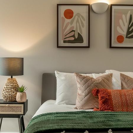 2 Bedroom Apartment With Park Views Shoreditch London Exteriör bild