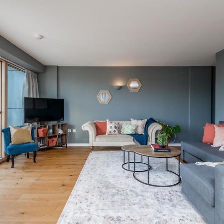2 Bedroom Apartment With Park Views Shoreditch London Exteriör bild