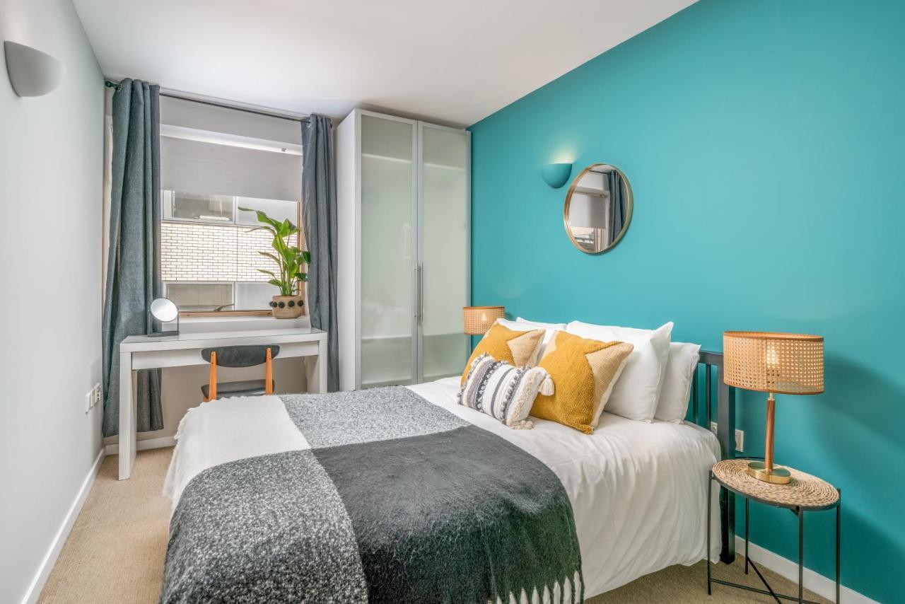 2 Bedroom Apartment With Park Views Shoreditch London Exteriör bild