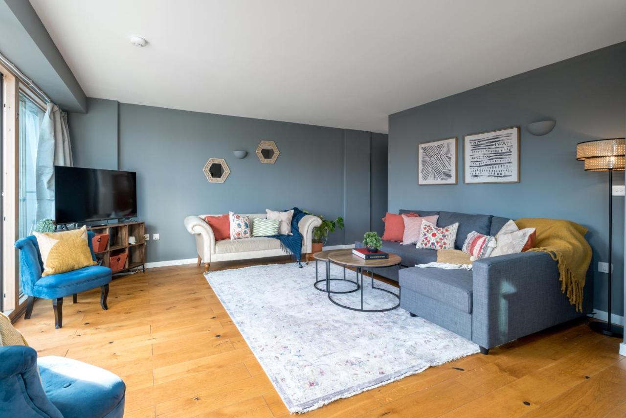 2 Bedroom Apartment With Park Views Shoreditch London Exteriör bild