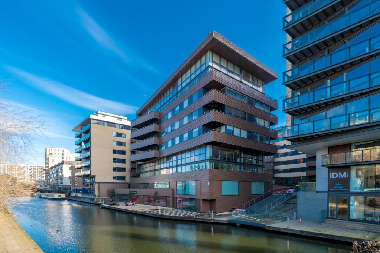2 Bedroom Apartment With Park Views Shoreditch London Exteriör bild