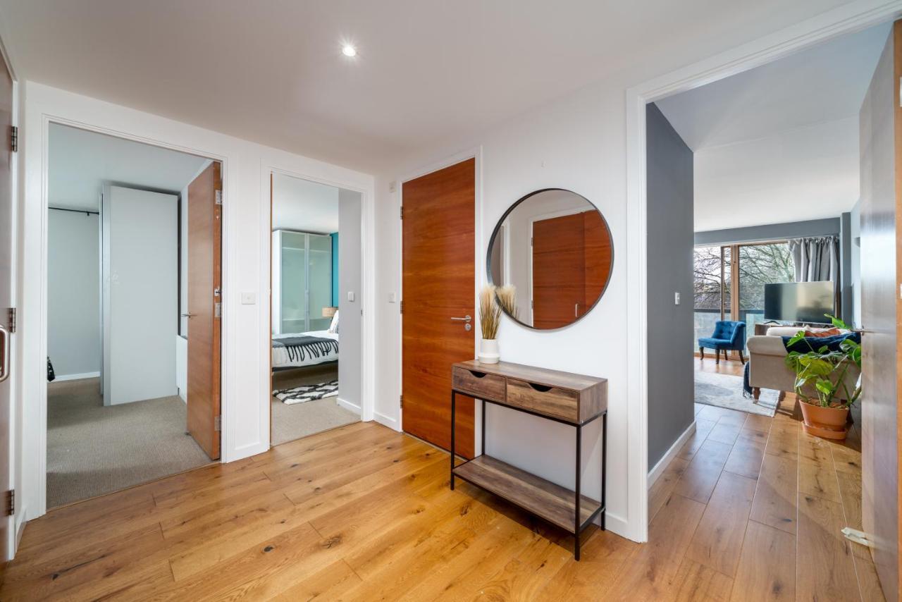 2 Bedroom Apartment With Park Views Shoreditch London Exteriör bild